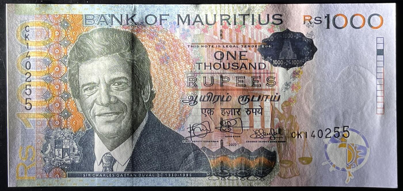 小福收藏拍卖第203期 裸钞场 本期有多张豹子号靓号 仅发行1000枚亚克力砖封蒙古20000图格里克帝国800周年纪念钞 瑞士200法郎 百慕大样钞洋葱冠全套 巴林首版大全套 卡塔尔四张套 越南 保加利亚 马其顿等多国精美纸币