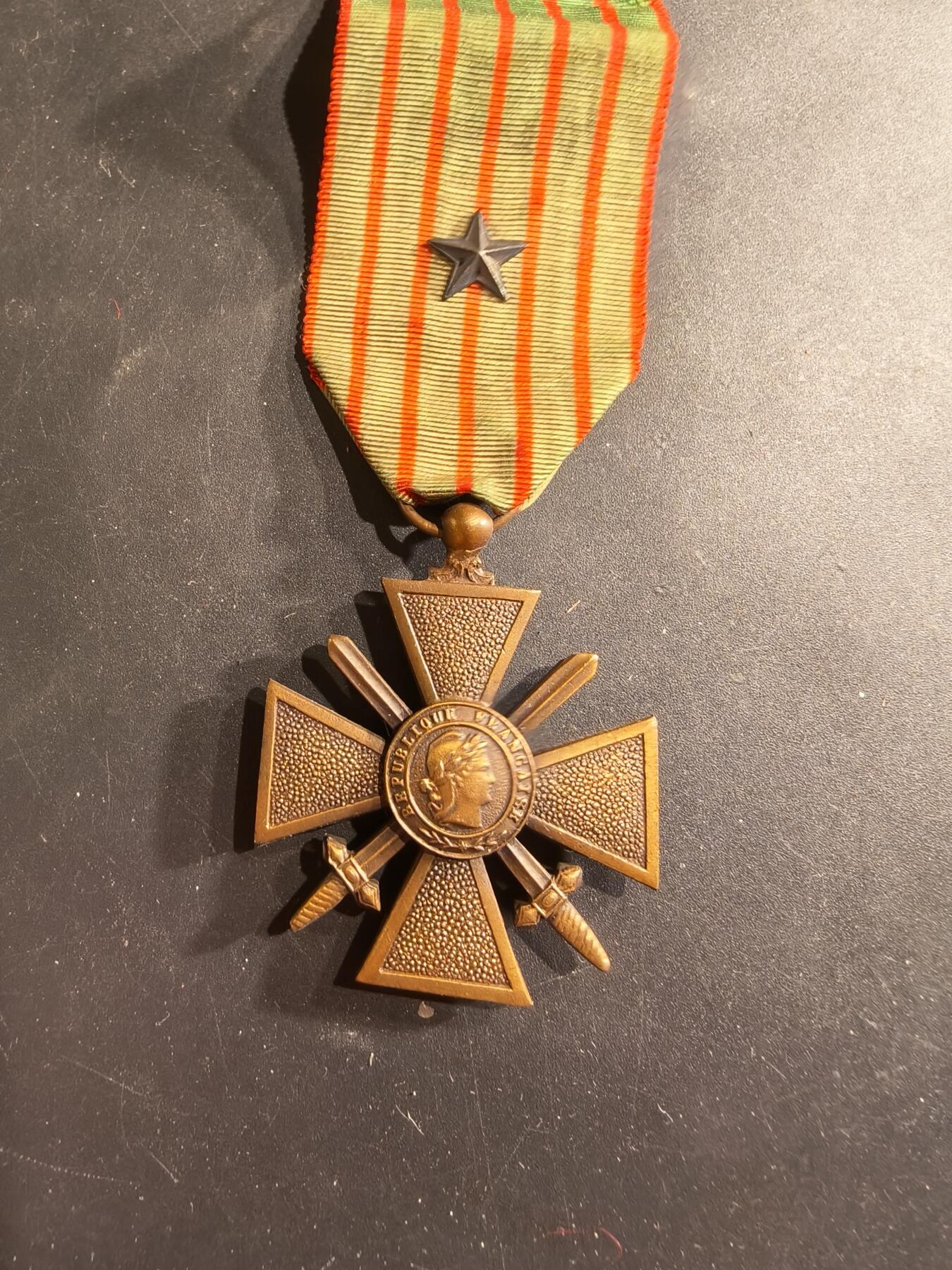 老王徽章第190期 法国1918版战争十字奖章    1颗铜星勋饰
