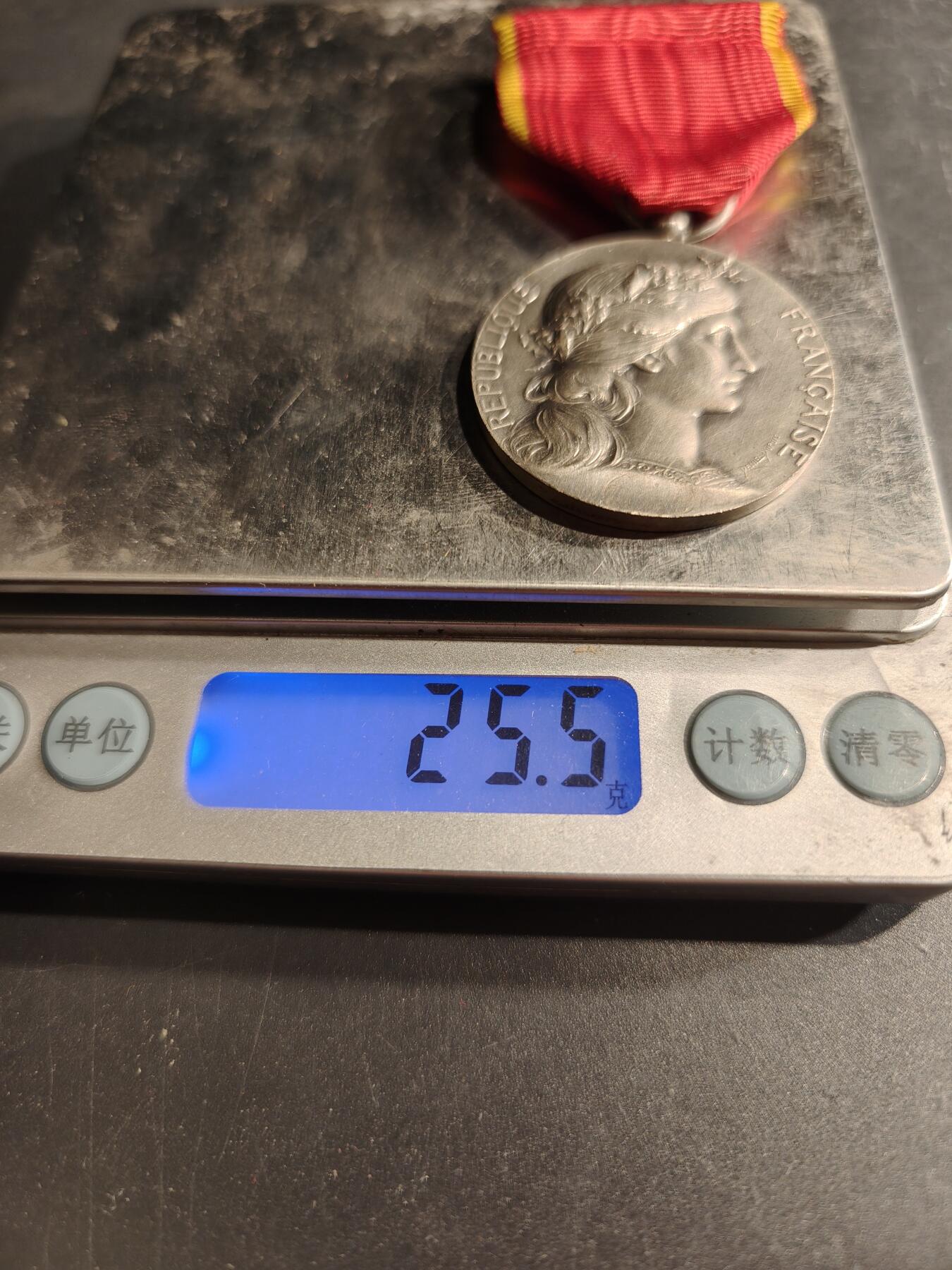 老王徽章第190期 法国银级地方工业协会奖章    950银    25.5g