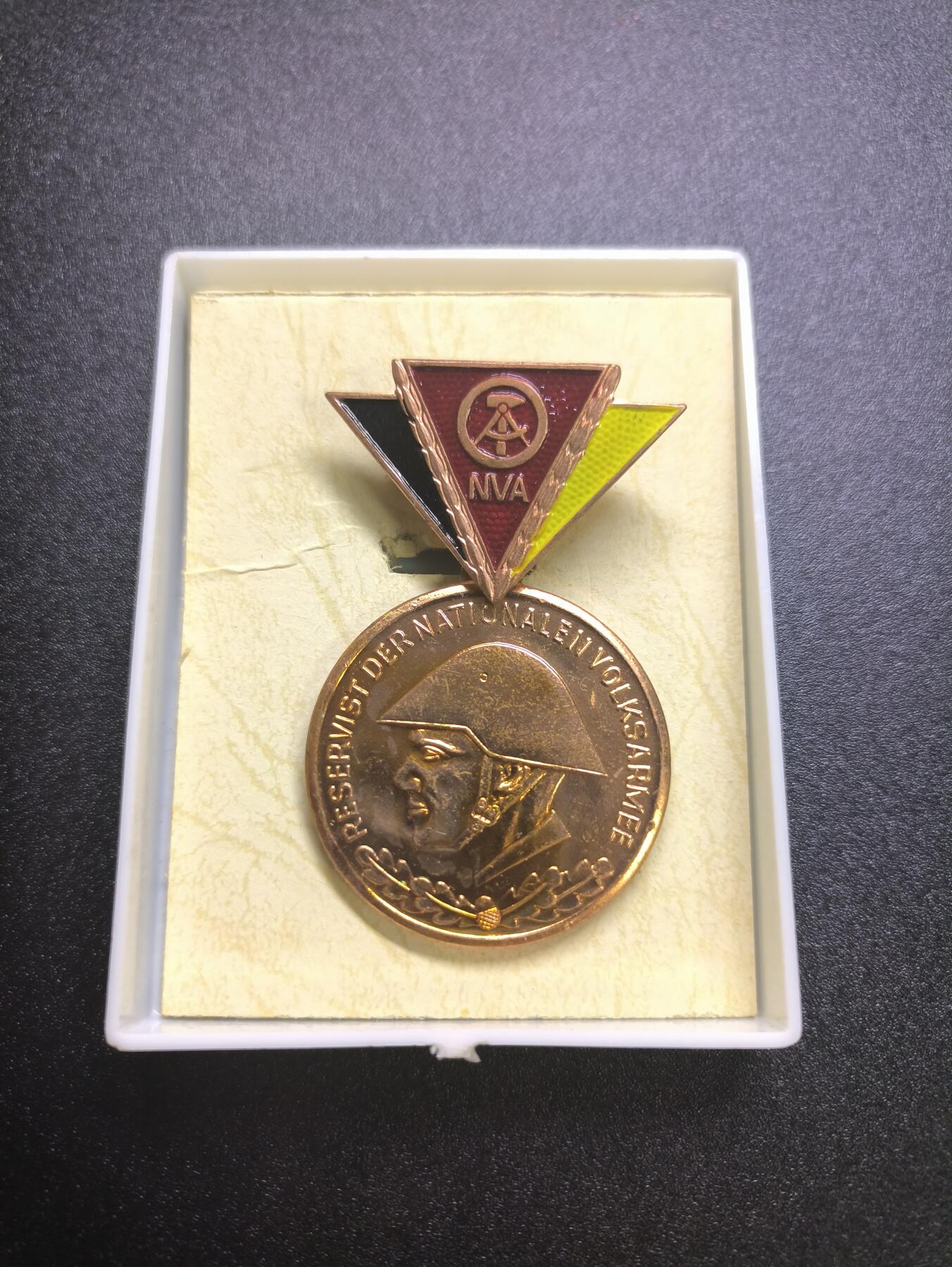 云宸嘉赏-勋臻文献佳藏优品精选场次（低佣 转发佣金红包） 民主德国人民军预备役军官奖章带盒 