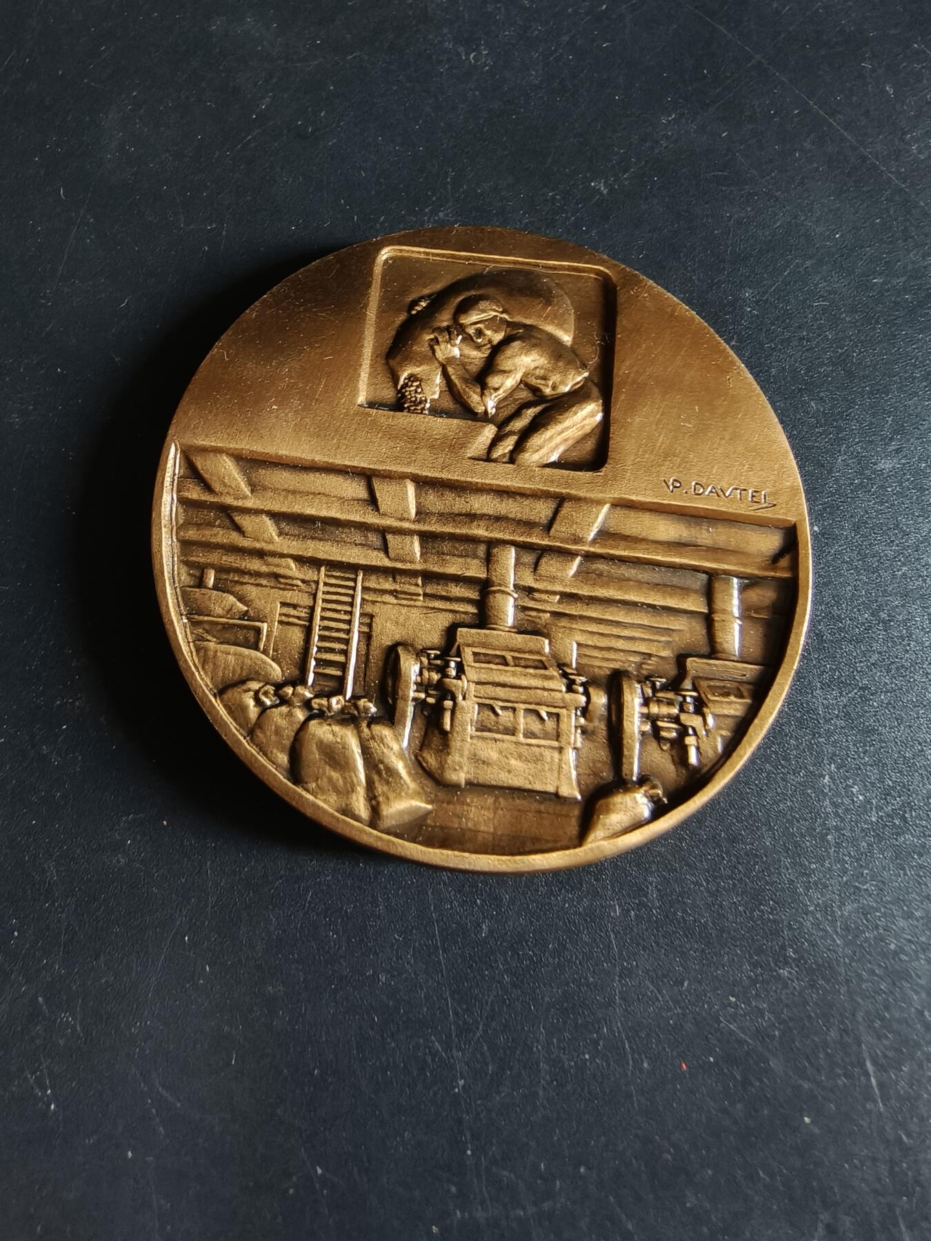 老王徽章第190期 法国磨坊主协会大铜章     原盒     直径50mm     重量71.4g