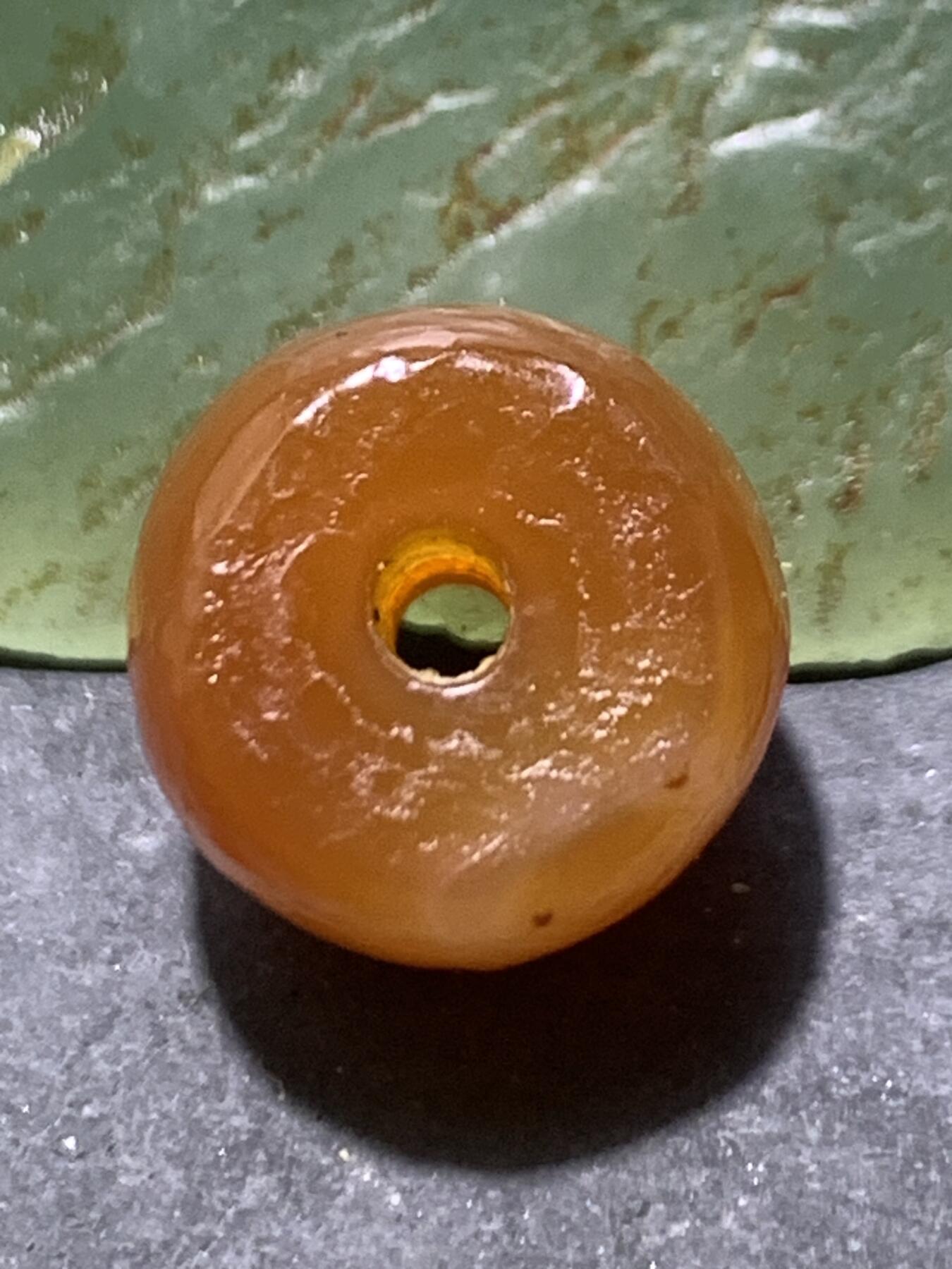 精美高玉化风化纹红白双色玛瑙老形桶珠一颗