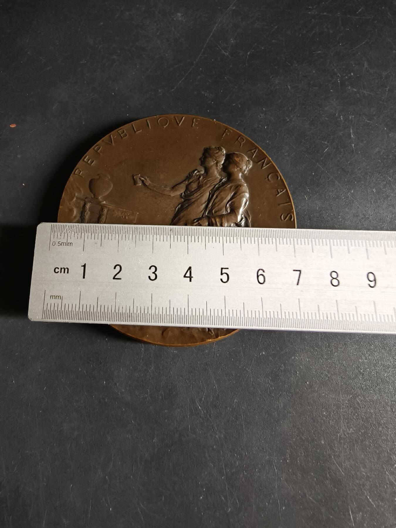 老王徽章第190期 法国1899年埃米尔·鲁贝先生就任法国总统大铜章     大师亨利·杜布瓦作品      直径72mm      重量165.9g