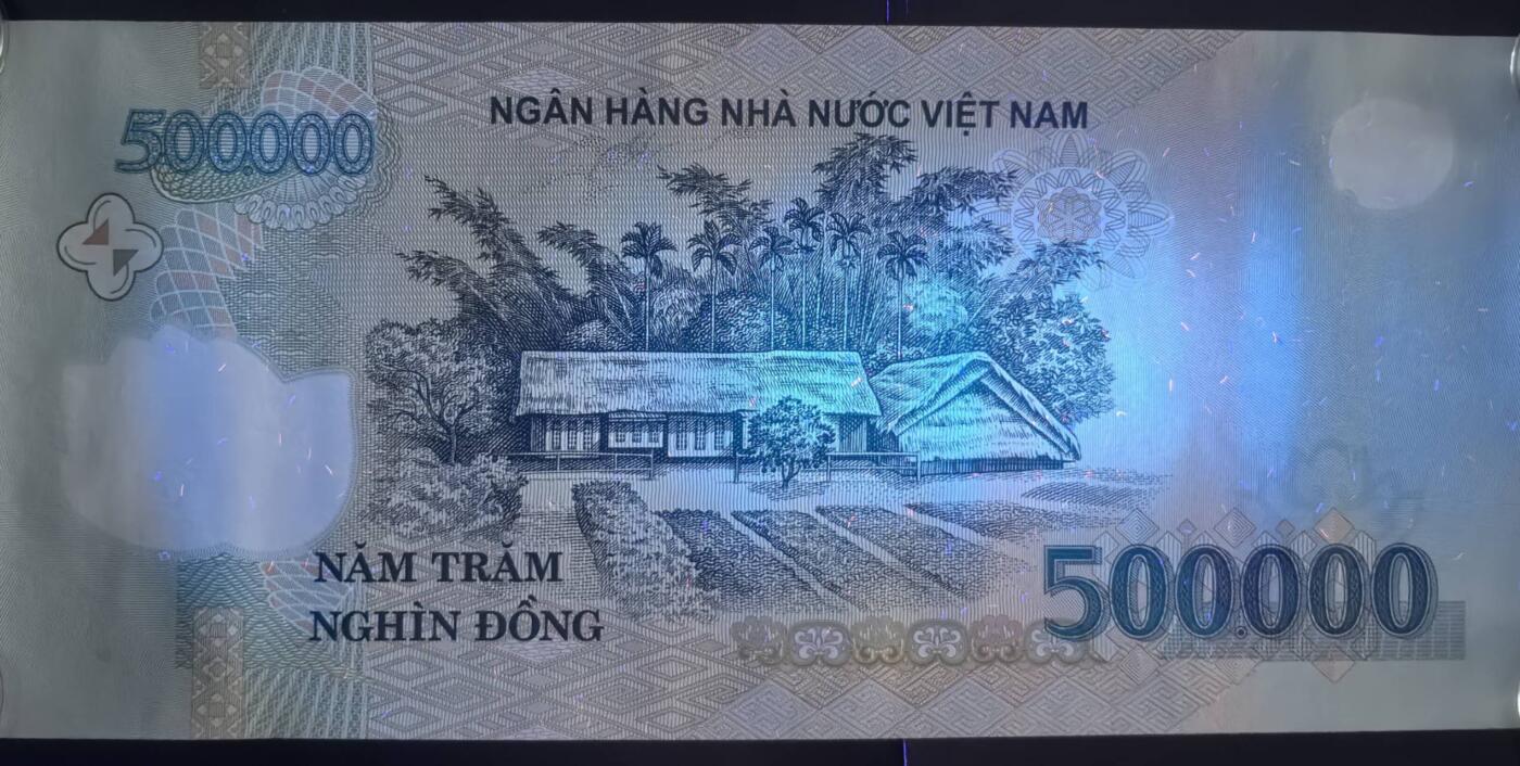 小福收藏拍卖第203期 裸钞场 本期有多张豹子号靓号 仅发行1000枚亚克力砖封蒙古20000图格里克帝国800周年纪念钞 瑞士200法郎 百慕大样钞洋葱冠全套 巴林首版大全套 卡塔尔四张套 越南 保加利亚 马其顿等多国精美纸币 越南国家印钞厂成立25周年单面礼品大钞 使用印钞纸印刷 尺寸大约25*54厘米 适合装裱悬挂或摆件 非常好看霸气 左下角不明显有一点 unc