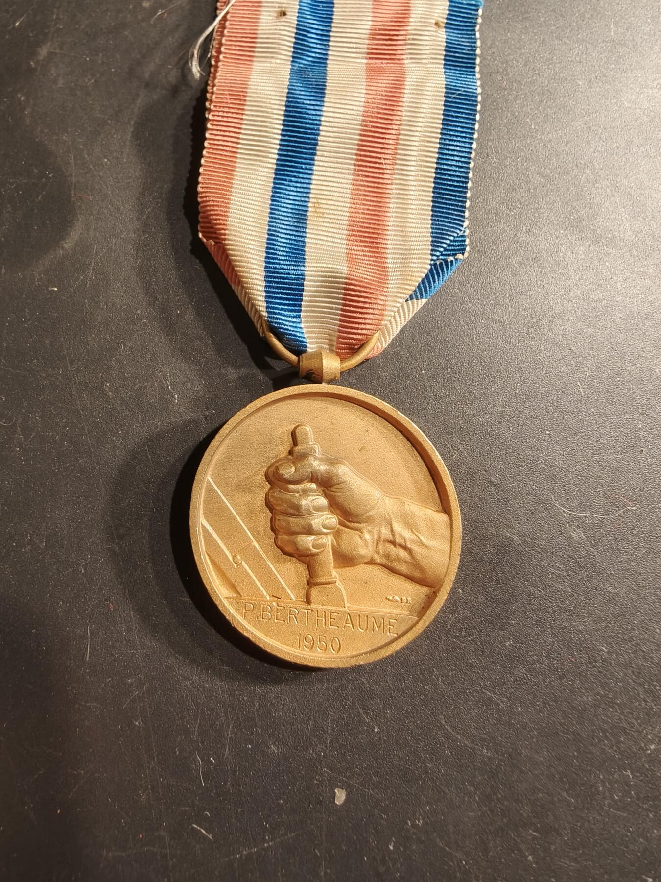 老王徽章第190期 法国金级铁路服役奖章     1950年实发