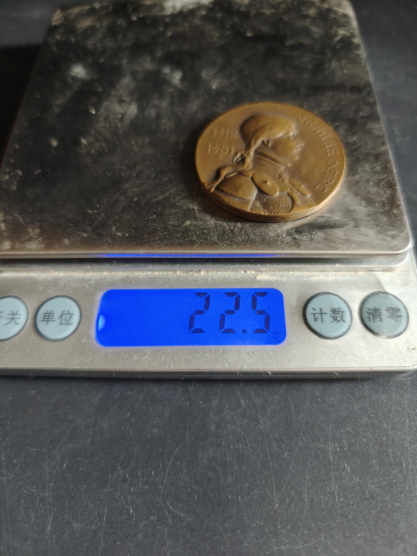 老王徽章第190期 法国奥尔良市戎装圣女贞德大铜章      原盒，盒子有损     直径36mm      重量22.5g