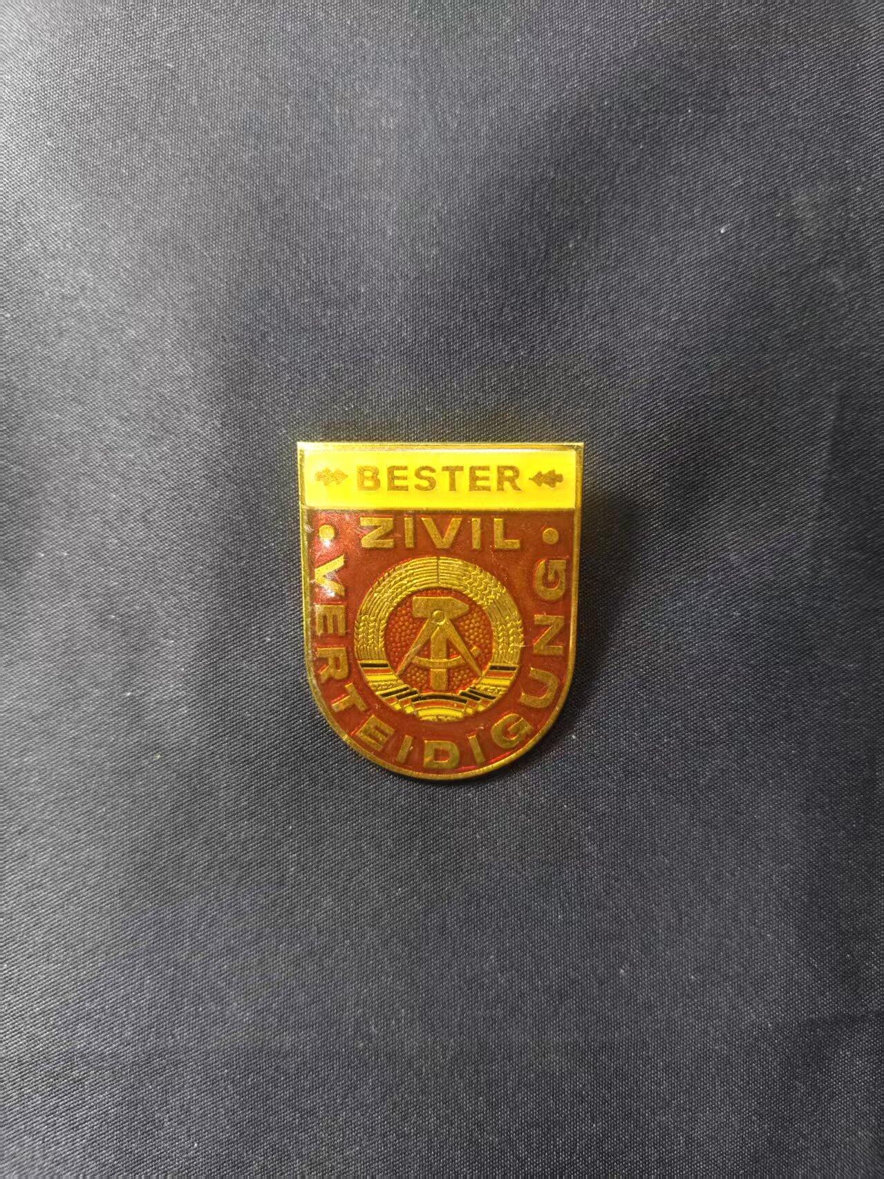 云宸嘉赏-勋臻文献佳藏优品精选场次（低佣 转发佣金红包） 民主德国民防部 “最佳民防人员” 奖章 早期版本 