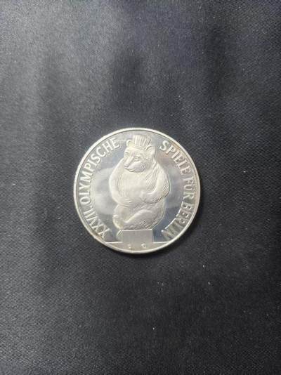 云宸嘉赏-勋臻文献佳藏优品精选场次（低佣 转发佣金红包） - 联邦德国2000年柏林奥运会申报纪念章 金属镀银材质 