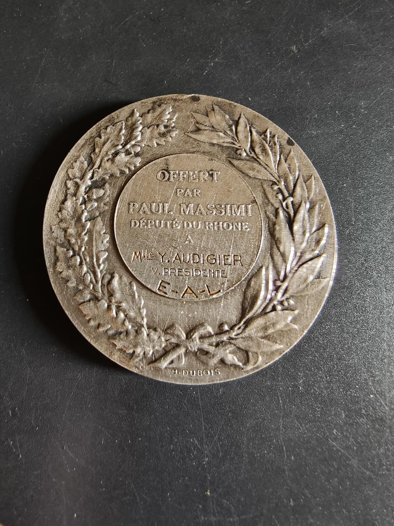 老王徽章第190期 法国罗纳省议员保罗·马西米赠送镀银大铜章     篮球竞赛主题      原盒      直径50mm      重量61g