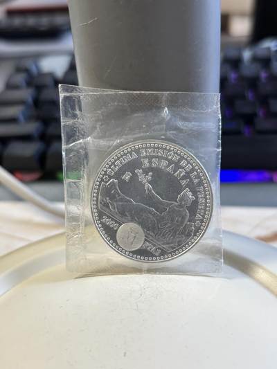 第194期拍卖 - 西班牙2001年经典拿花女神纪念银币，18.2克，925银