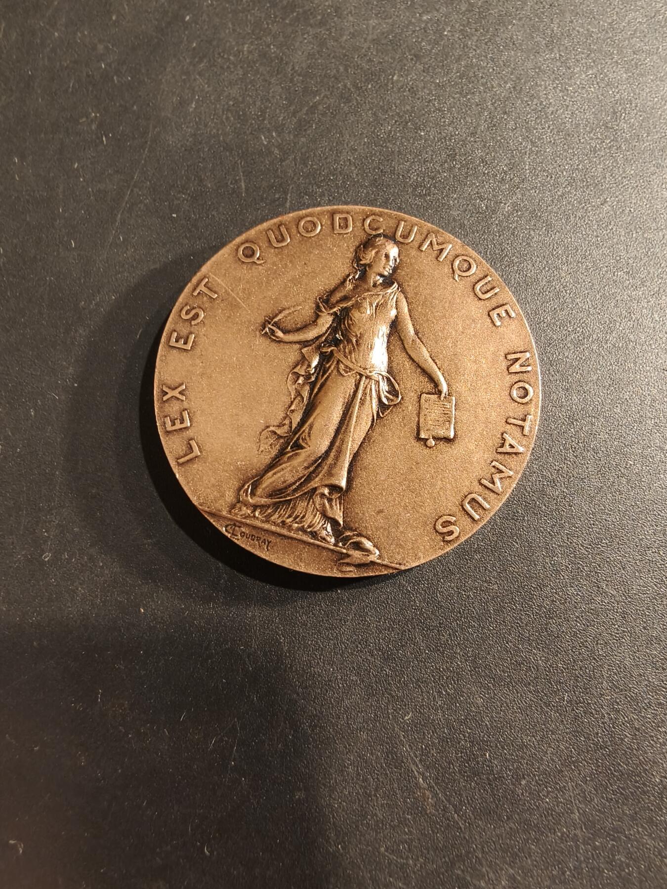 老王徽章第190期 法国图卢兹公证人协会大铜章     直径33mm    重量18.9g