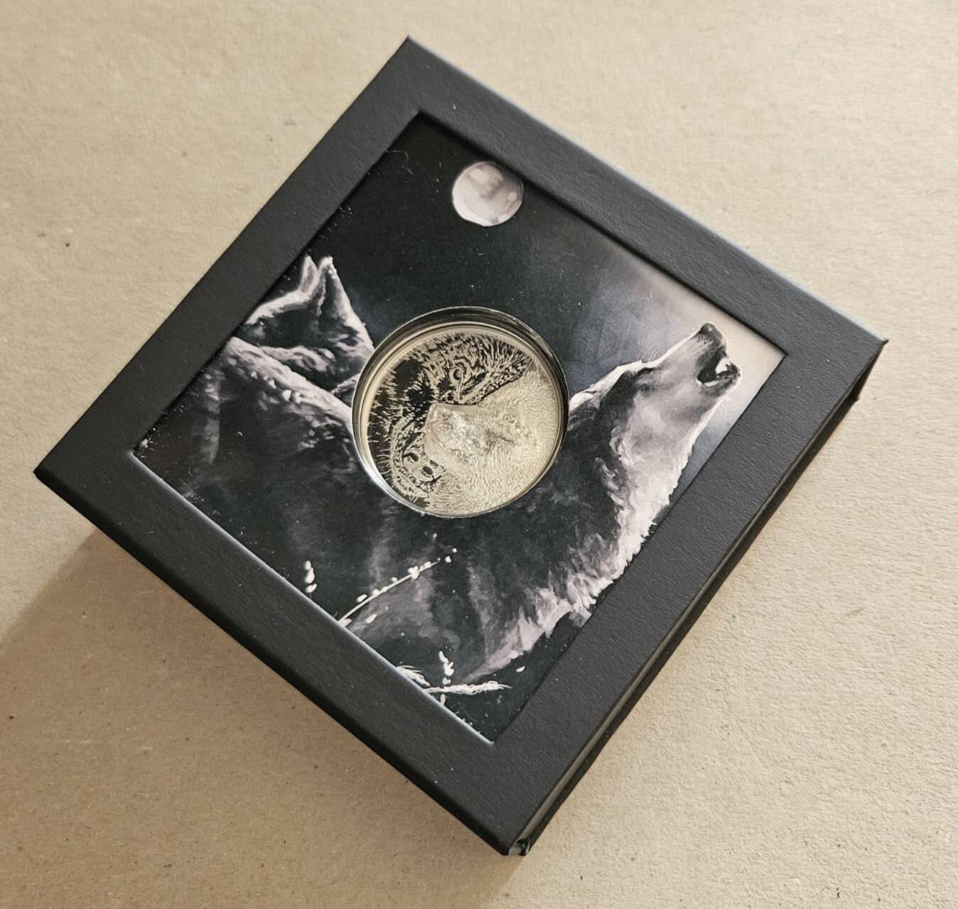 【币将精彩】世界钱币拍卖（2026-4-8） 蒙古2021年草原狼双面高浮雕纪念银币  面值500图，999银1盎司双面高浮雕SmartMinting，直径38.61毫米，发行量2500枚，带证书包装。