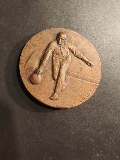 老王徽章第190期 - 法国保龄球运动大铜章     直径50mm    重量63.6g