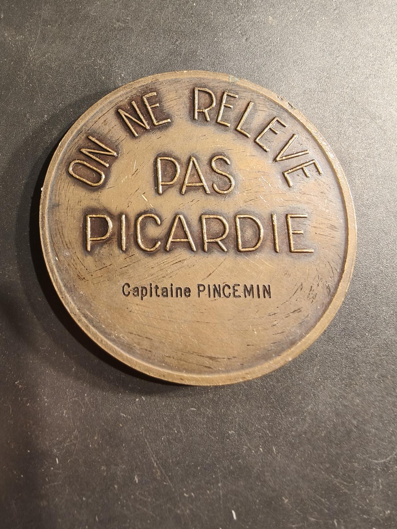 老王徽章第190期 法国第1步兵团纪念章    授予平斯曼上尉      直径58mm     重量83.9g