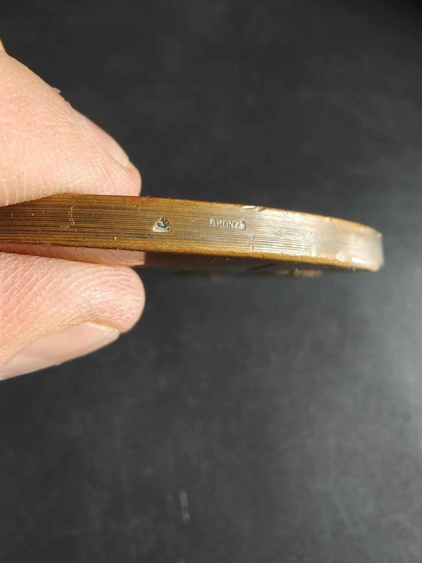 老王徽章第190期 法国巴黎埃斯蒂钠学校致敬法国著名演员雷内·亚历山大大铜章     原盒      保罗马塞尔作品      直径90mm    重量283.8g