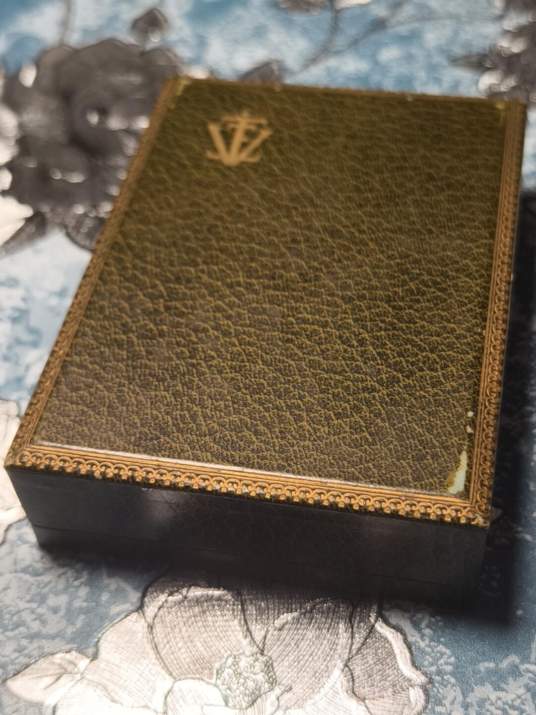 抚柳草堂-第二十期章牌钱币  奖章勋章免佣最后一期 满百包邮 放漏专场 1913法国生物学家克劳德纳德诞辰百年铝质纪念章  重133.9g 80*110.5mm 三角边铭 原盒美品 特殊材质保存不易