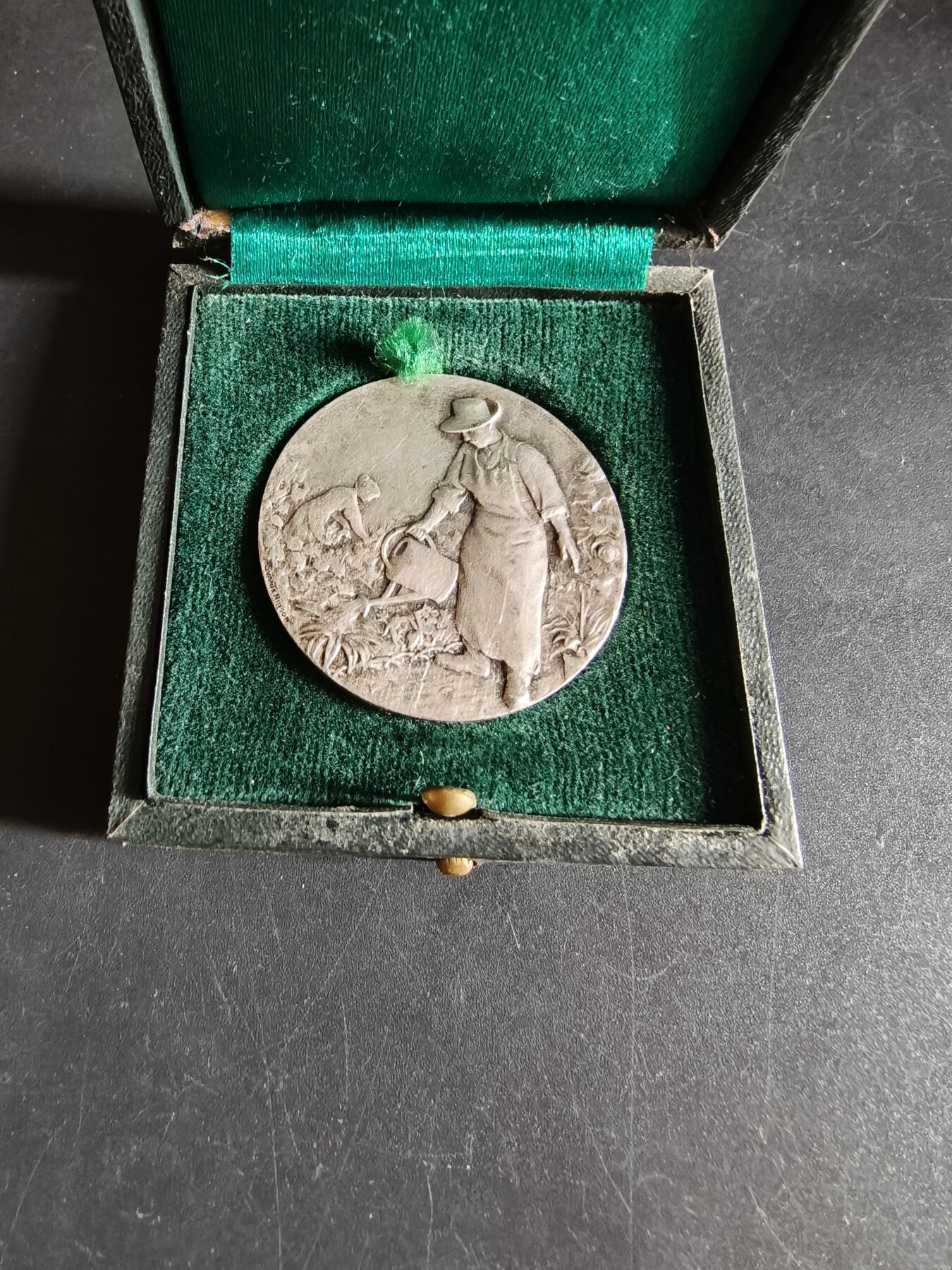 老王徽章第190期 法国农业协会镀银大铜章     原盒       四小天使      直径36mm     重量22g