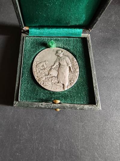 老王徽章第190期 - 法国农业协会镀银大铜章     原盒       四小天使      直径36mm     重量22g