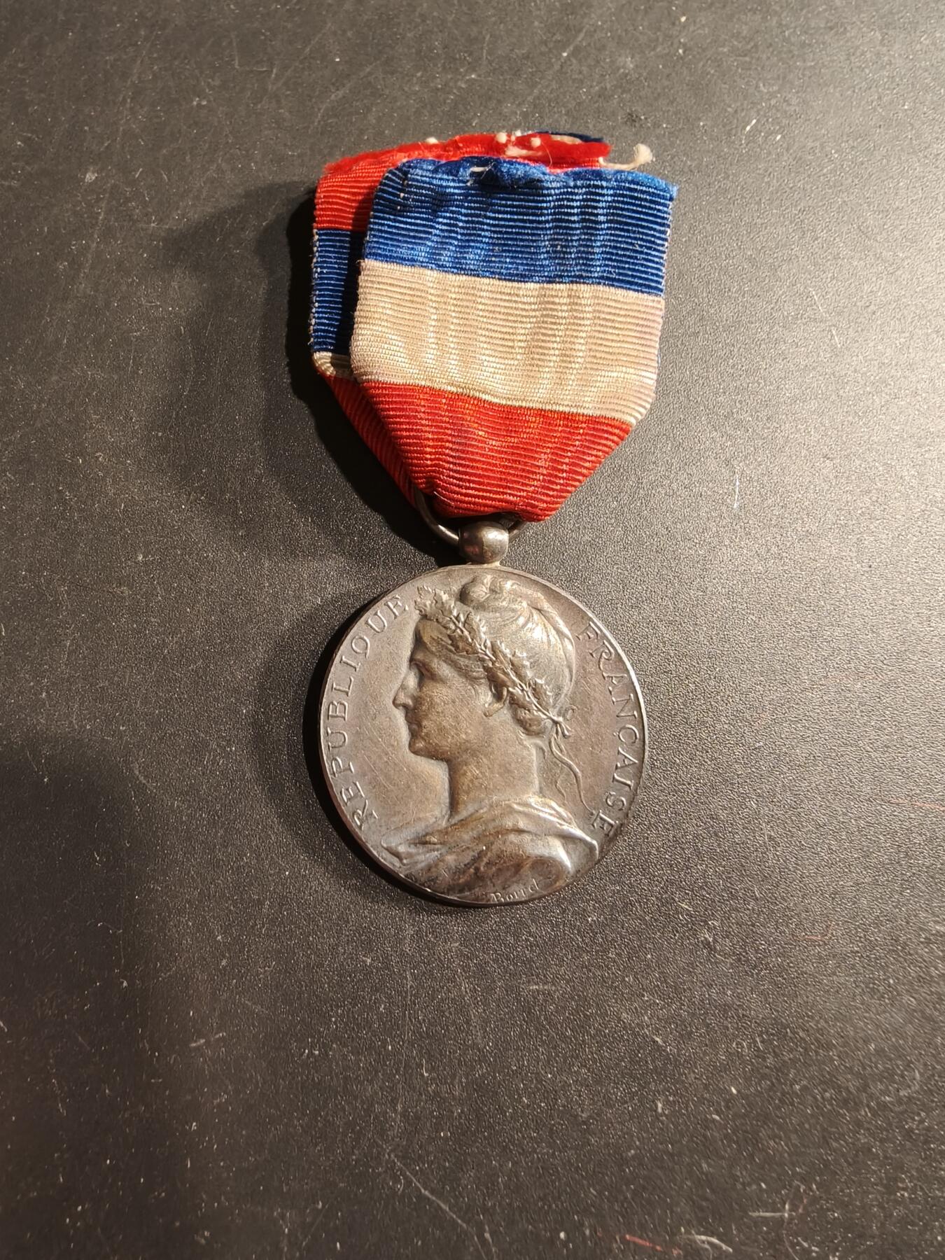 老王徽章第190期 法国银级劳工奖章     原盒   少见19世纪版本     950银     12.7g