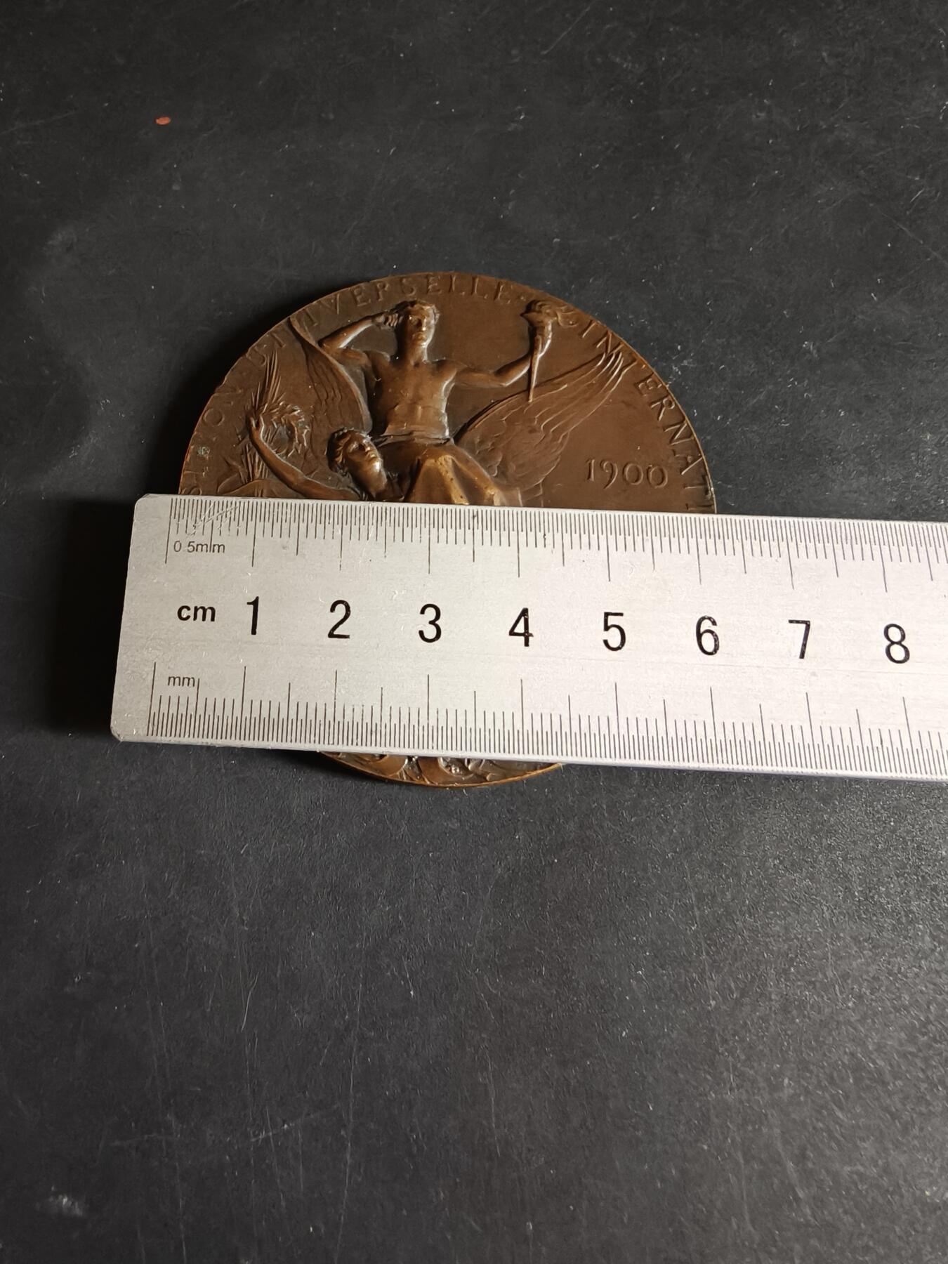 老王徽章第190期 法国1900巴黎国际博览会大铜章    大师夏普兰作品     直径64mm     重量99.3g