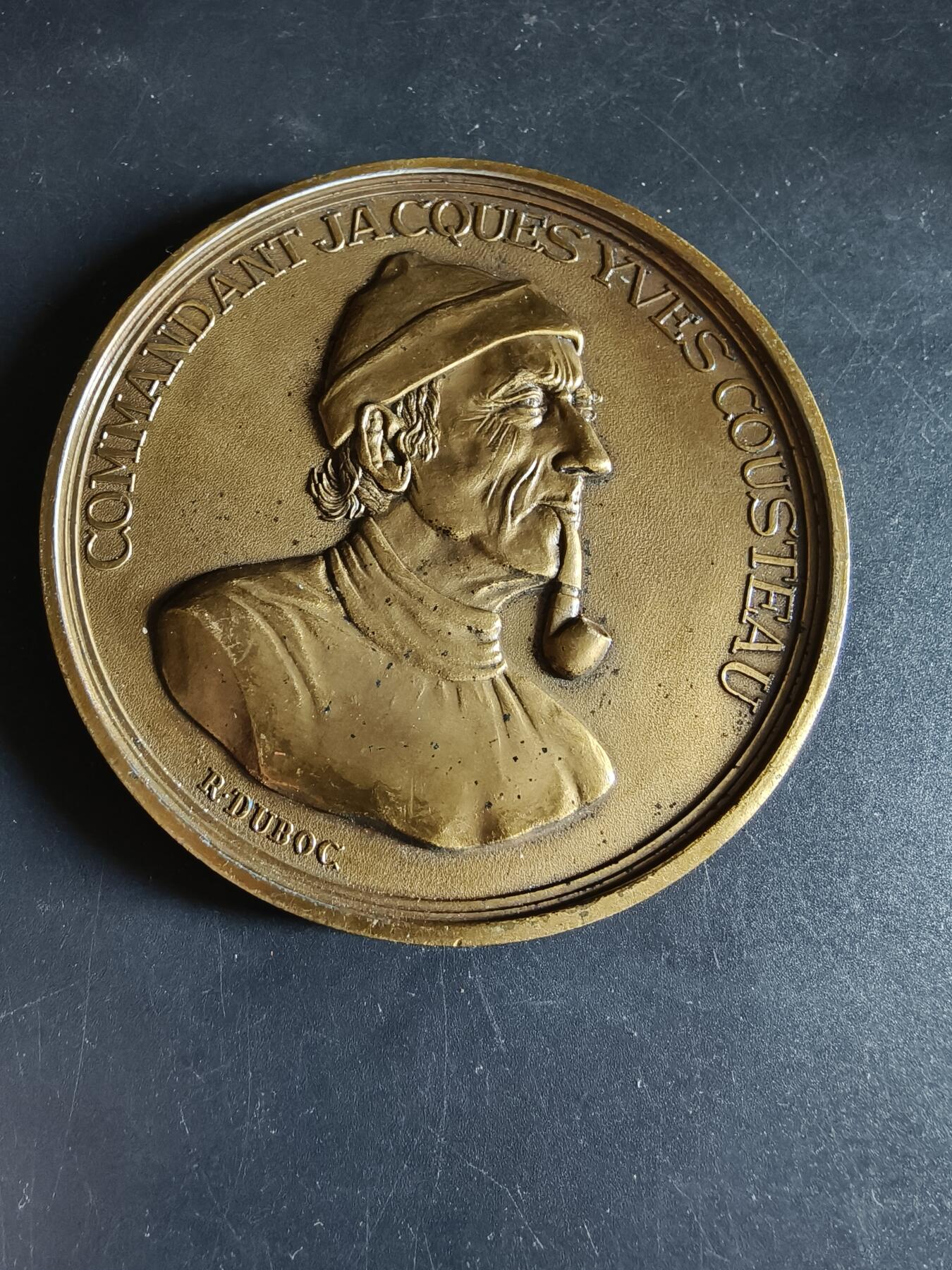 老王徽章第190期 法国罗伯特拉丰特出版社海军探险家雅克·库斯托纪念章 原盒 直径90mm  重量215.5g