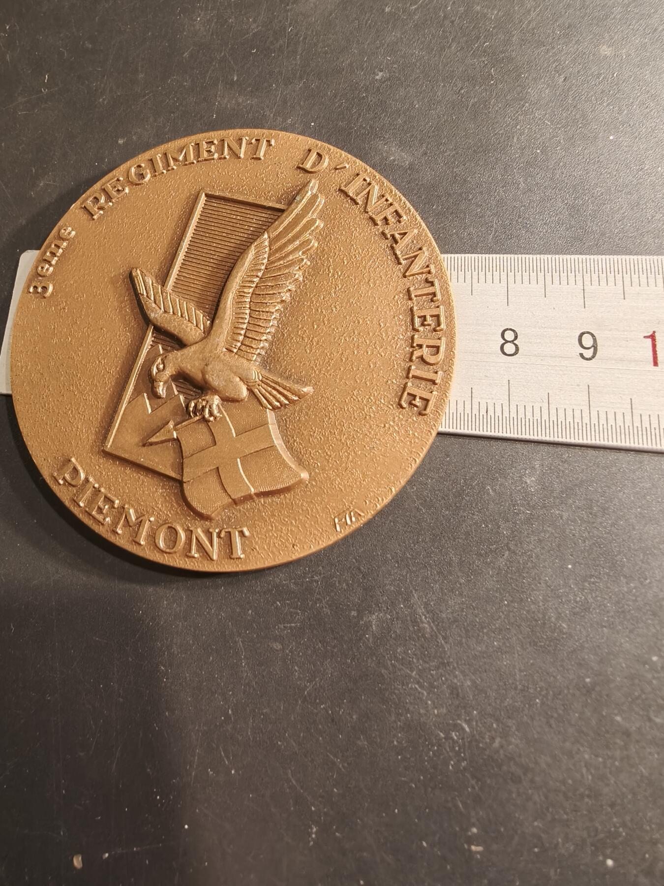 老王徽章第190期 法国陆军第3步兵团纪念章     直径74mm     重量161.6g