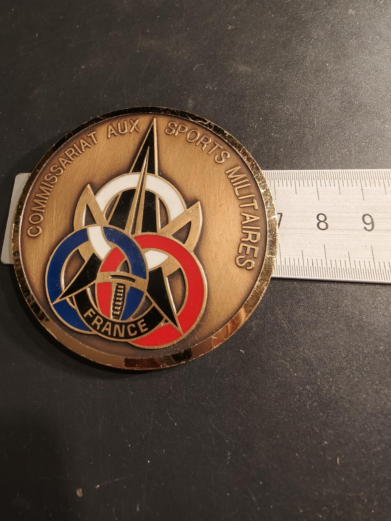 老王徽章第190期 法国军事体育委员会纪念章     直径70mm     重量110g