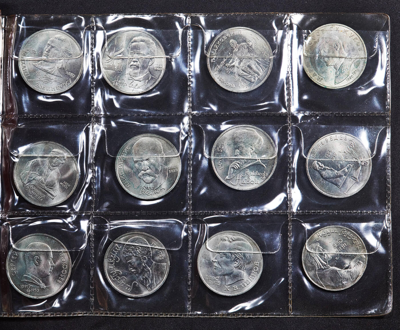 【俄甄集藏】2026年(050)04-01星期三 晚 19:30 全场包邮 苏联1965-1991年1卢布、3卢布、5卢布纪念币64枚一套，带原册，币部分有氧化