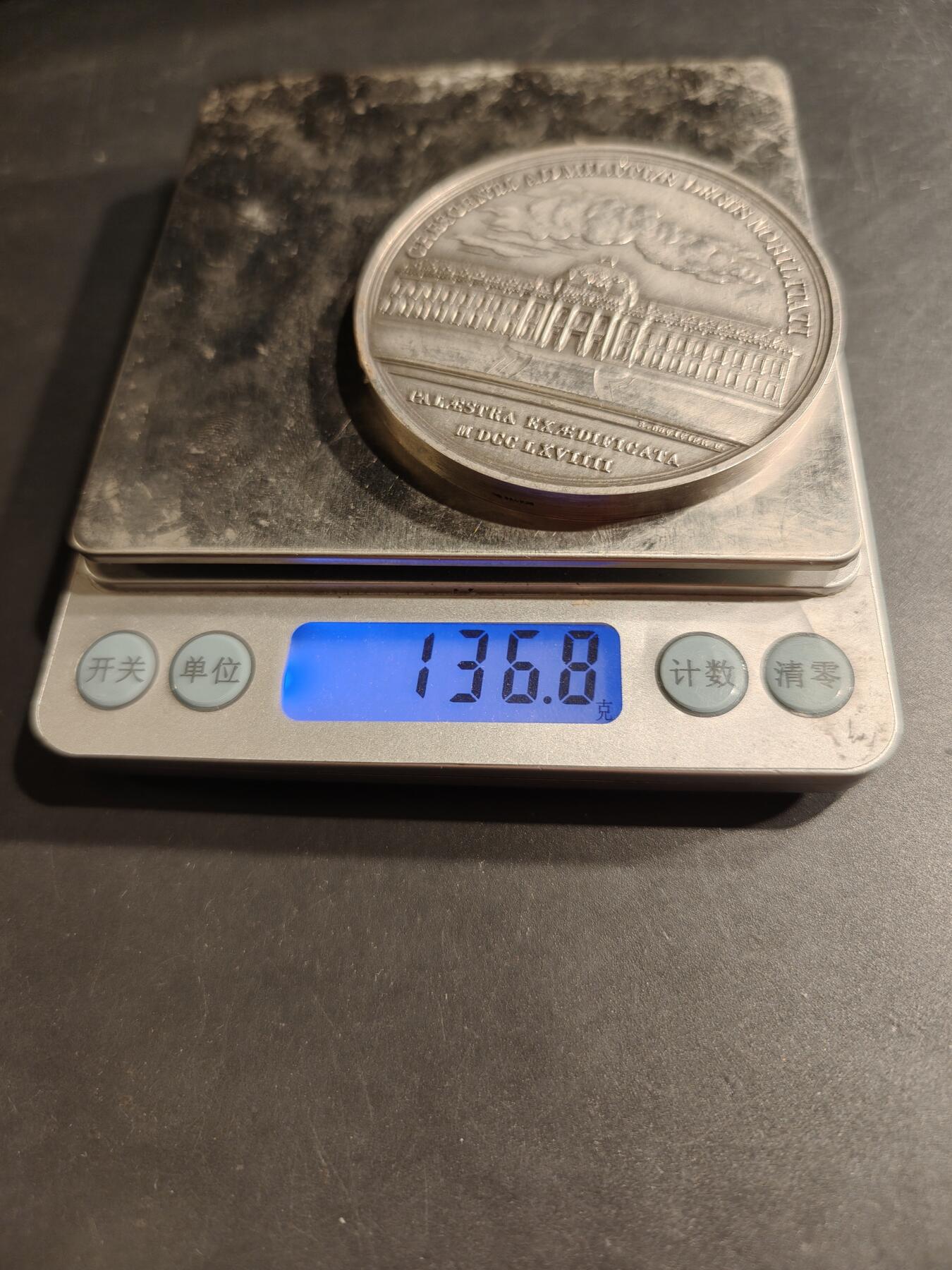 老王徽章第190期 法国空军高等教育中心镀银大铜章     直径64mm    重量136.8g