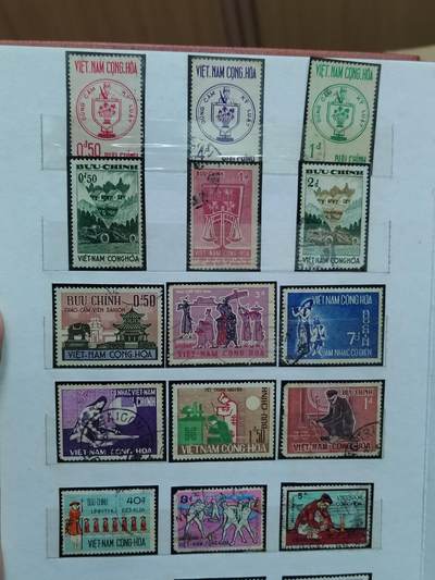PCAI钱币  28-790 钱币证章邮票小专场 - 早期的南北越邮票一组  每张邮票后附了张小黑纸