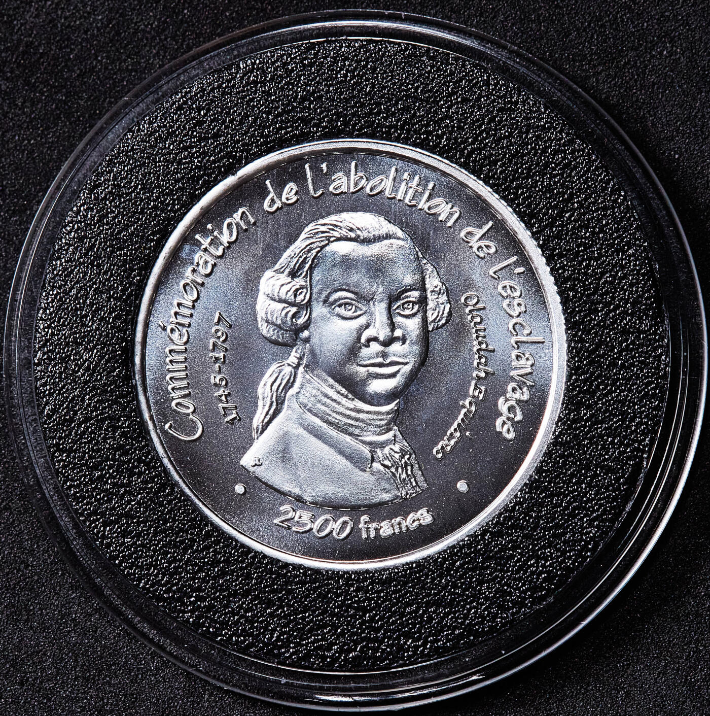 【俄甄集藏】2026年(050)04-01星期三 晚 19:30 全场包邮 贝宁2007年奥劳达·埃奎亚诺头像纪念废除黑奴200周年2500法郎银质样币，重7.8克，999银，发行量850枚