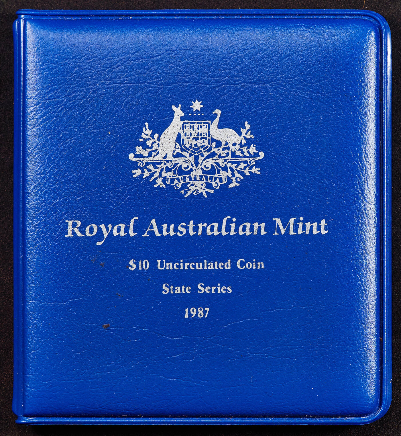 【俄甄集藏】2026年(050)04-01星期三 晚 19:30 全场包邮 澳大利亚1987年行政区系列-新南威尔士州10元册装银币，带证，重20克，925银，发行量55000枚