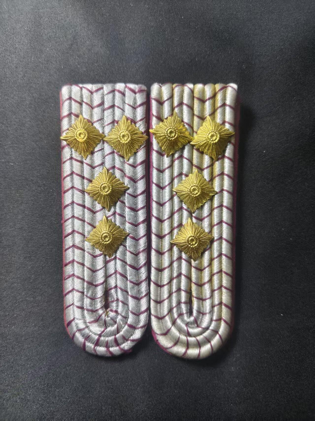 云宸嘉赏-勋臻文献佳藏优品精选场次（低佣 转发佣金红包） 民主德国消防大尉肩章 