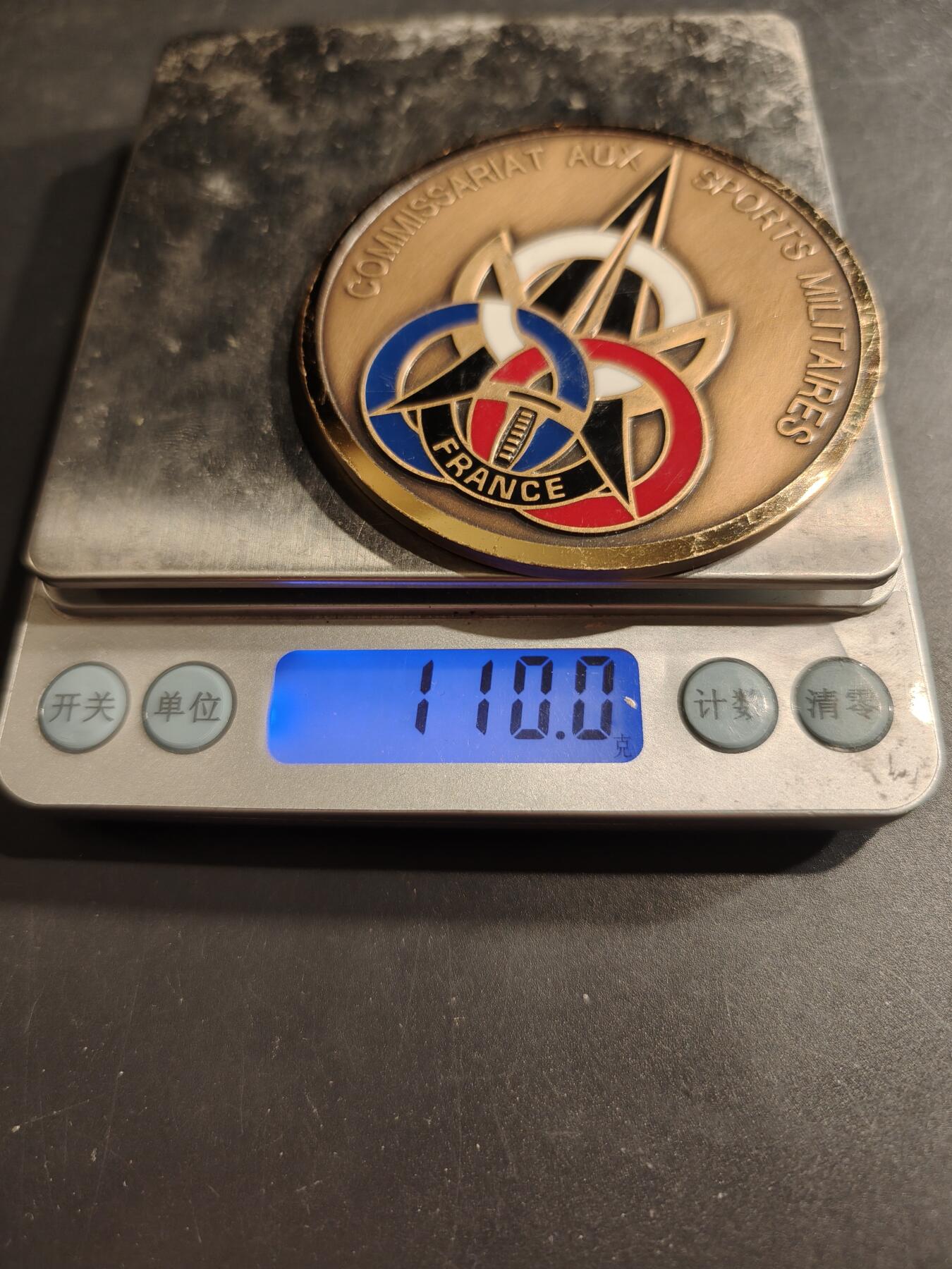 老王徽章第190期 法国军事体育委员会纪念章     直径70mm     重量110g