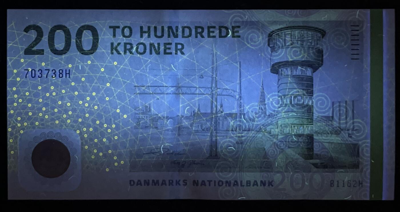 小福收藏拍卖第203期 裸钞场 本期有多张豹子号靓号 仅发行1000枚亚克力砖封蒙古20000图格里克帝国800周年纪念钞 瑞士200法郎 百慕大样钞洋葱冠全套 巴林首版大全套 卡塔尔四张套 越南 保加利亚 马其顿等多国精美纸币 丹麦 2016年 200克朗 尾8 unc