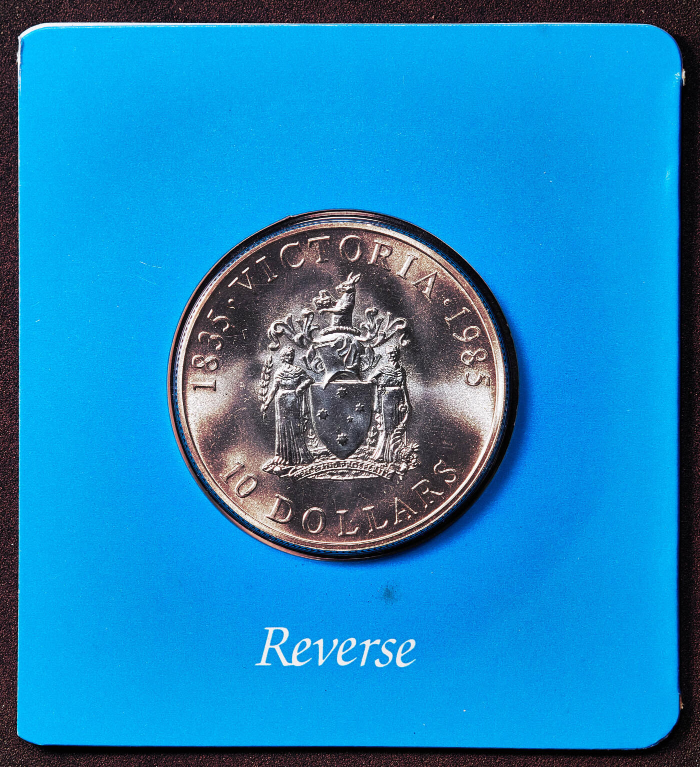 【俄甄集藏】2026年(050)04-01星期三 晚 19:30 全场包邮 澳大利亚1985年行政区系列-维多利亚州10元册装银币，带证，重20克，925银，发行量81751枚