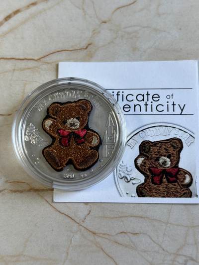 第194期拍卖 - 帕劳2011年泰迪熊镶嵌实体瑞士刺绣针织纪念银币带证书，25克，925银，有氧化