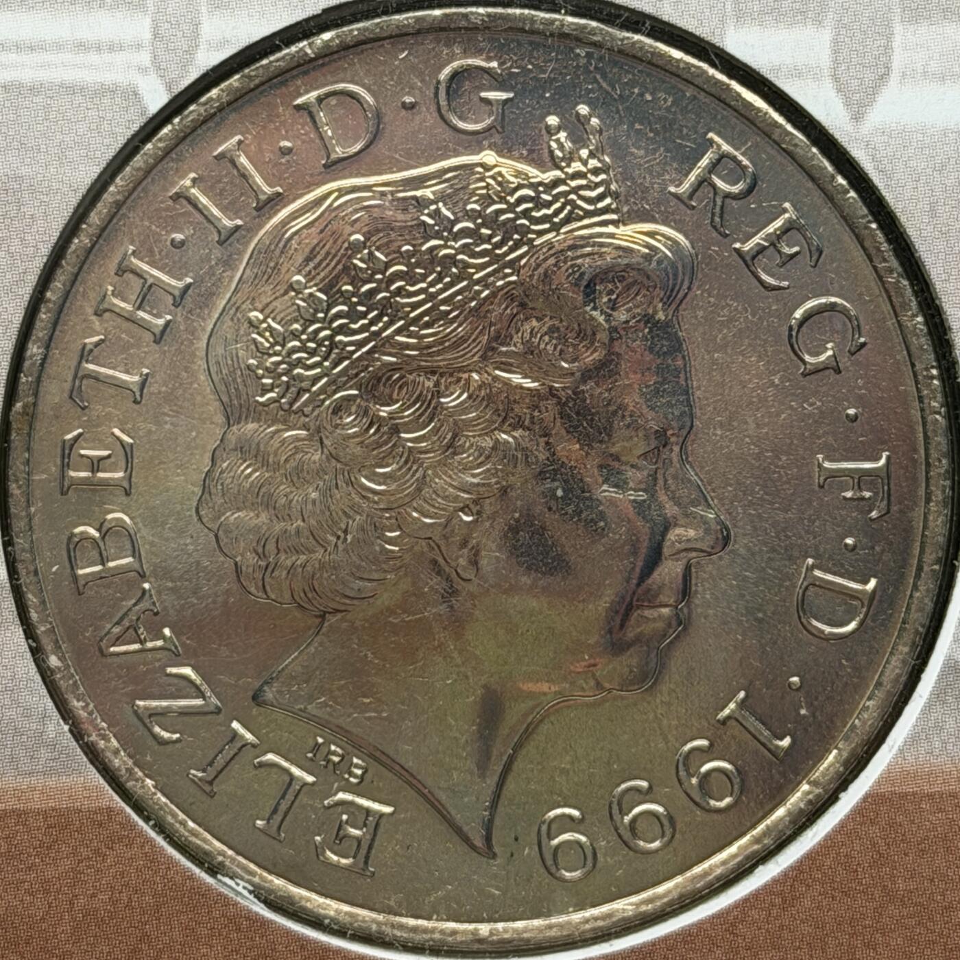 ＜星葵🌻钱币社＞第72期·东奔西走的硬币·3月31日发货 〈大型邮币封·签名版〉英国1999年千禧年5镑克朗型纪念币