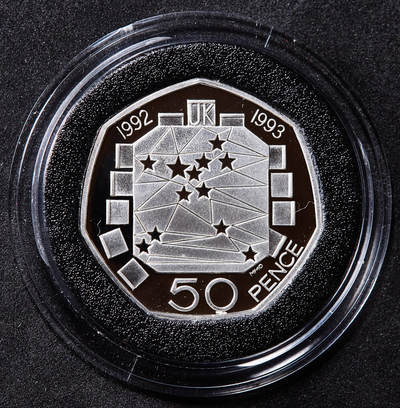 【俄甄集藏】2026年(050)04-01星期三 晚 19:30 全场包邮 - 英国1992年纪念担任92-93欧共体轮值主席国50便士精制银币，原盒证，重13.5克，925银，发行量35000枚