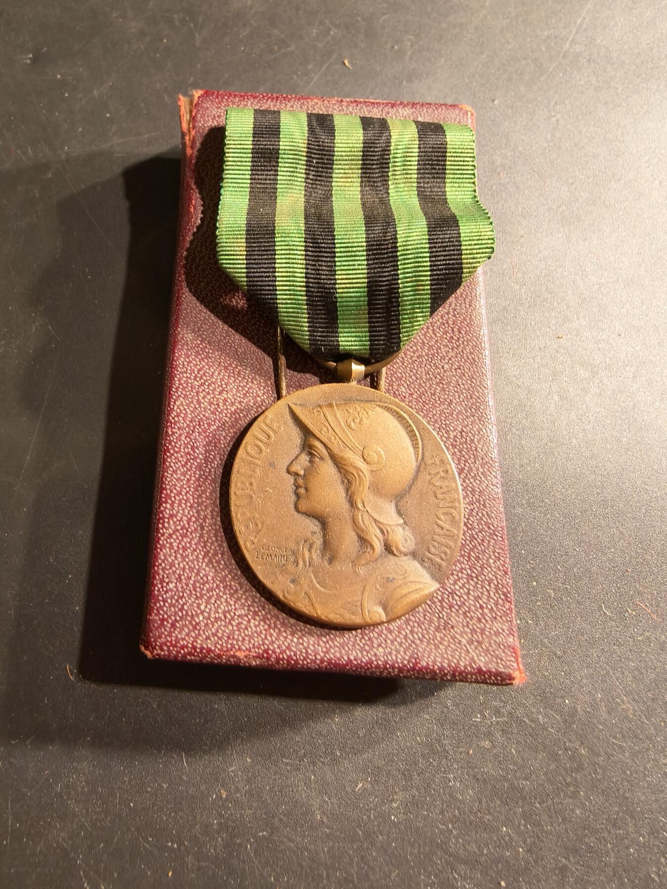 老王徽章第190期 法国普法战争纪念章    带纸盒