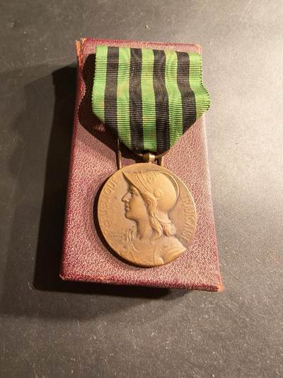 老王徽章第190期 - 法国普法战争纪念章    带纸盒