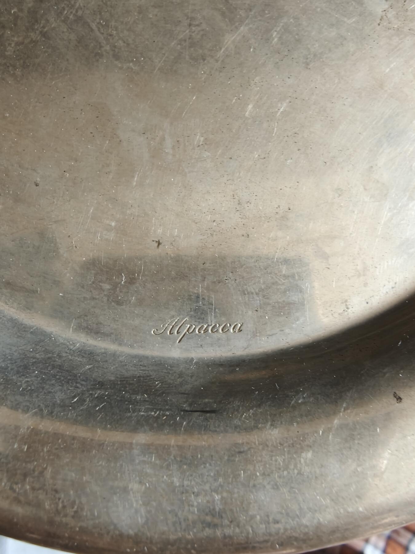 老王徽章第190期 德国1936年奥运会兴登堡号飞艇飞越柏林奥林匹克体育场纪念镀银盘        尺寸26×20.5cm      重量320g      带厂标