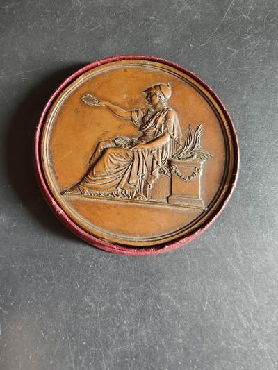 老王徽章第190期 - 法国1866年鲁昂市工业协会大铜章     原盒      手指铜标     直径68mm     重量159.5g