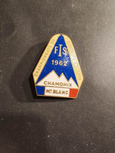 老王徽章第190期 - 1962年国际雪联高山滑雪世界锦标赛证章