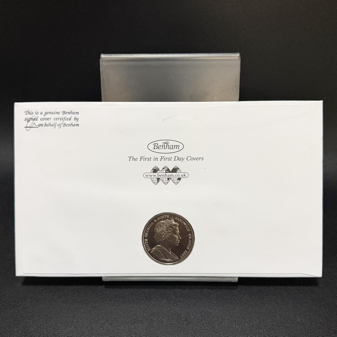 ＜星葵🌻钱币社＞第72期·东奔西走的硬币·3月31日发货 〈邮币封·签名版〉南乔治亚岛和南桑威奇群岛2007年解放25周年2镑克朗型纪念币