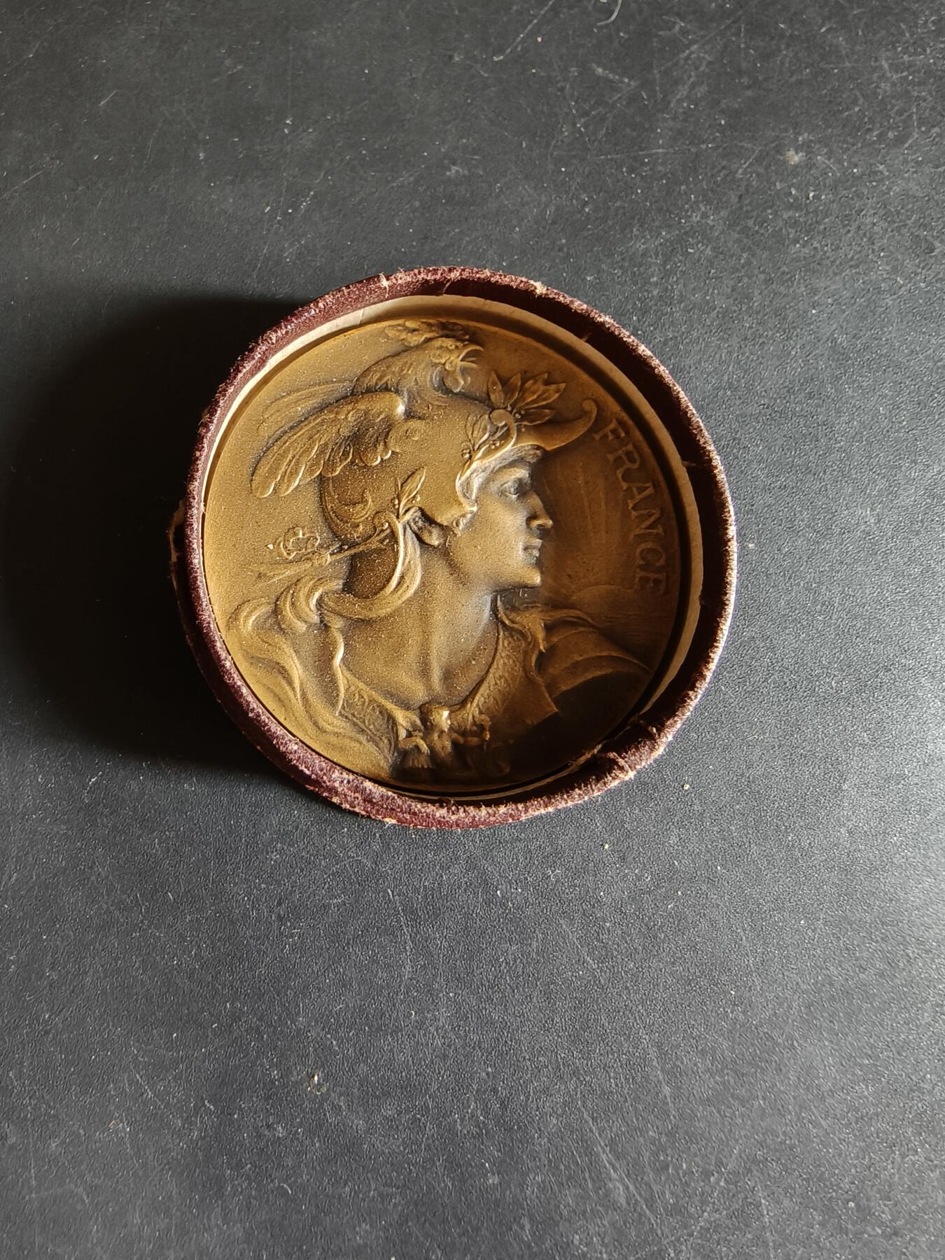 老王徽章第190期 法国中央工会委员会大铜章     原盒    公鸡头玛丽安娜      直径42mm     重量31g