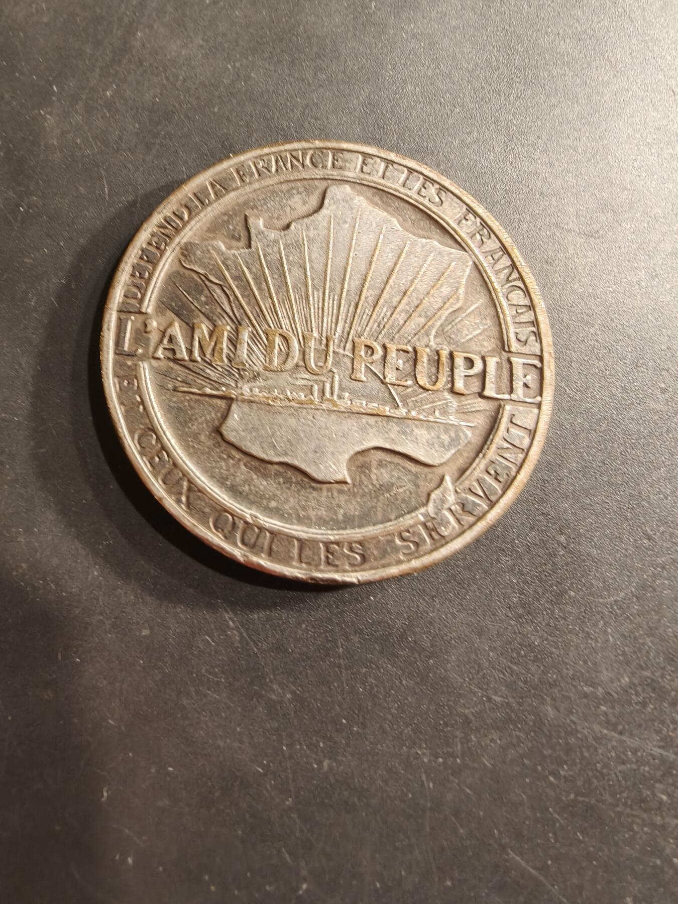 老王徽章第190期 法国《人民之友》报镀银大铜章    直径50mm     重量53.8g