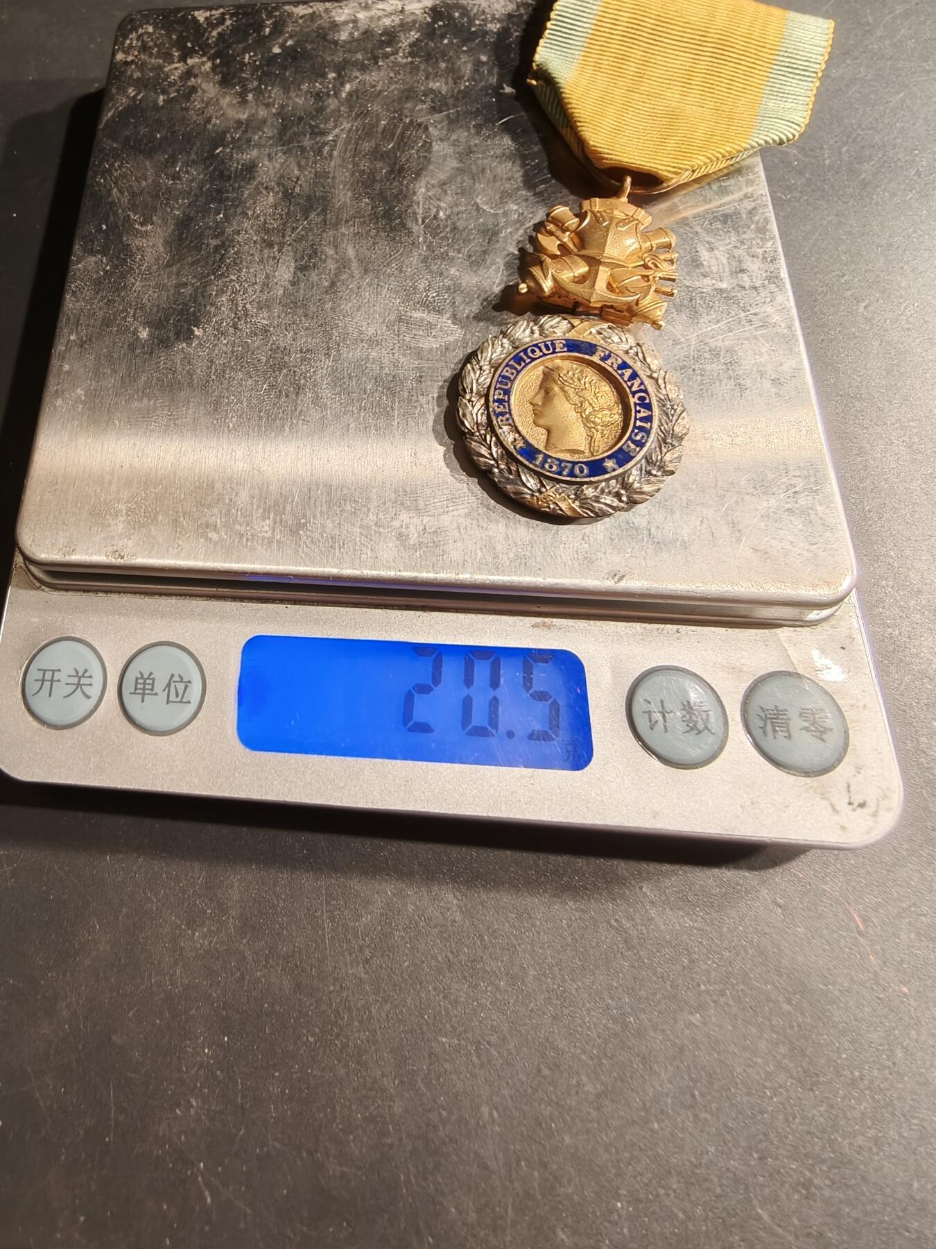 老王徽章第190期 法国军事奖章    三共时期    950银镀金珐琅     20.5g