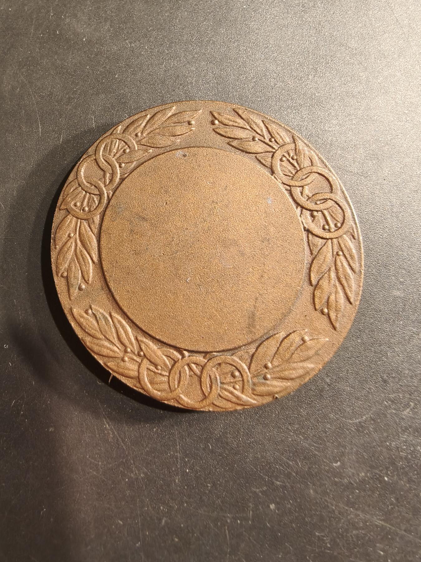 老王徽章第190期 法国保龄球运动大铜章     直径50mm    重量63.6g