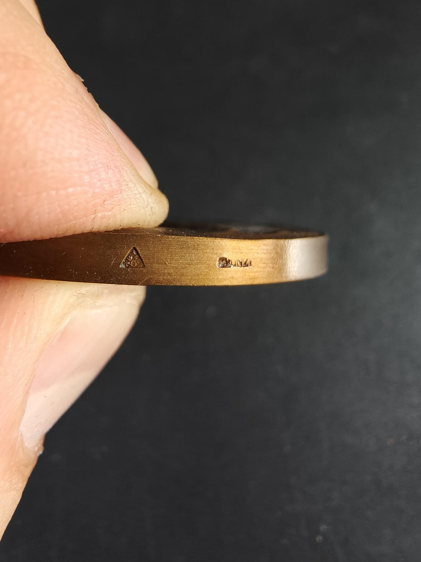 老王徽章第190期 法国特里斯坦和伊索尔德爱情悲剧故事主题大铜章      原盒      直径50mm     重量53.5g